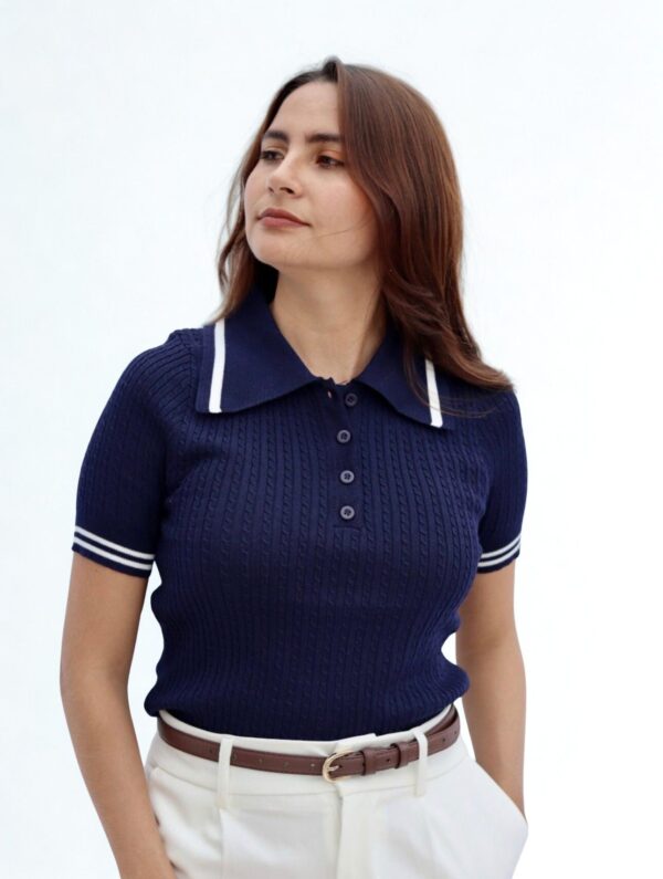 Blusa cuello polo azul oscuro