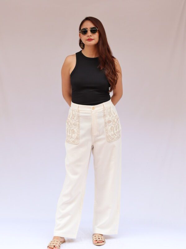 Pantalón bordado floral